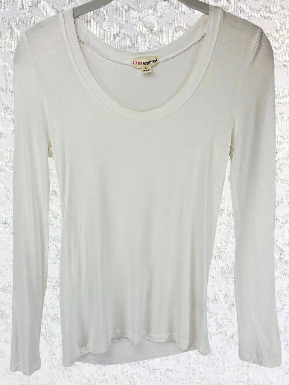Zenana Outfitters White Long Sleeve Tee Basic Scoop Neck Fitted Stretch Size S